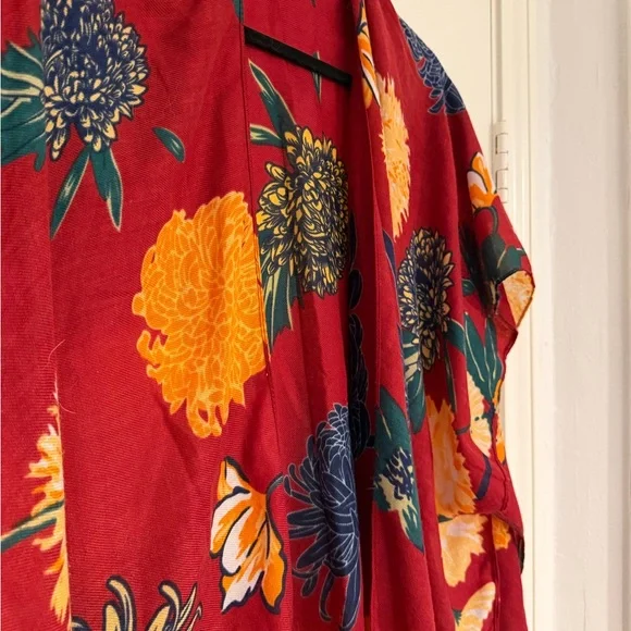 Three Bird Nest Red Floral Kimono - Picture 2 of 4